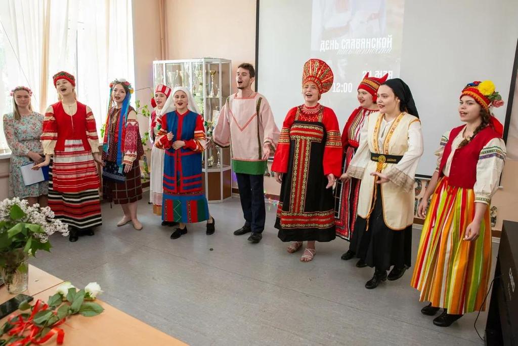 Ярче народная. Фольклорный ансамбль «Виноградие». Славянская культура. День славянской письменности и культуры.